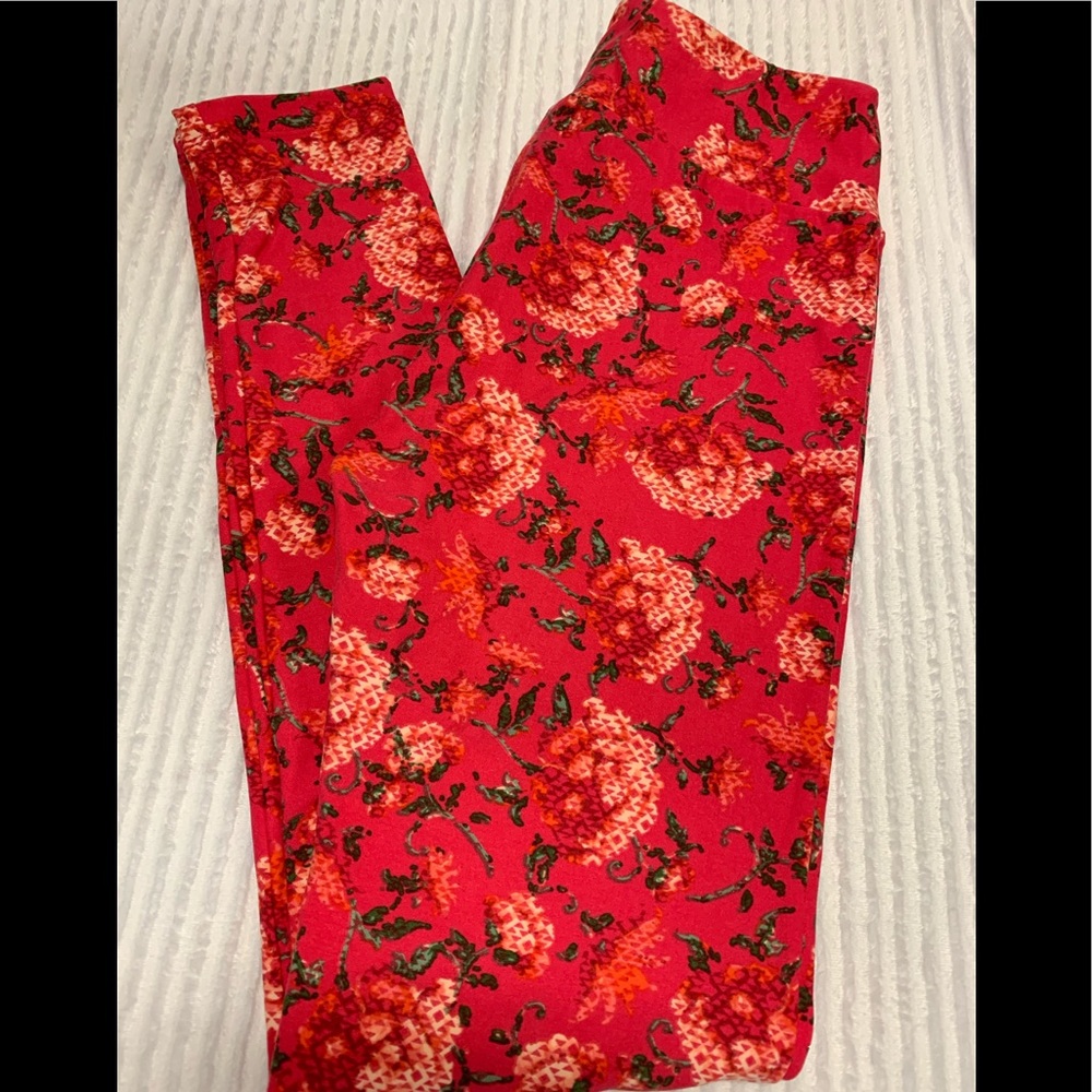 Lularoe Valentine pixelated🌹leggings, size OS 🆕